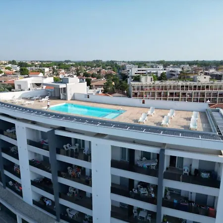 Ideal Getaway Flat With Pool And Parking *