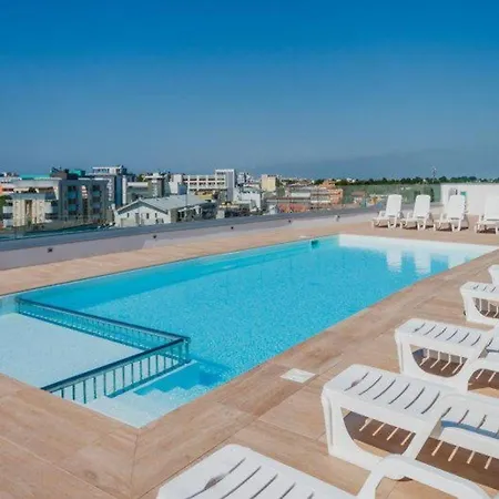 Apartment Ideal Getaway Flat With Pool And Parking *