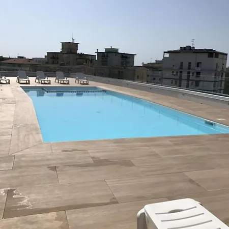 Ideal Getaway Flat With Pool And Parking *