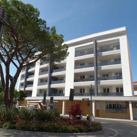 Ideal Getaway Flat With Pool And Parking Apartment Bibione